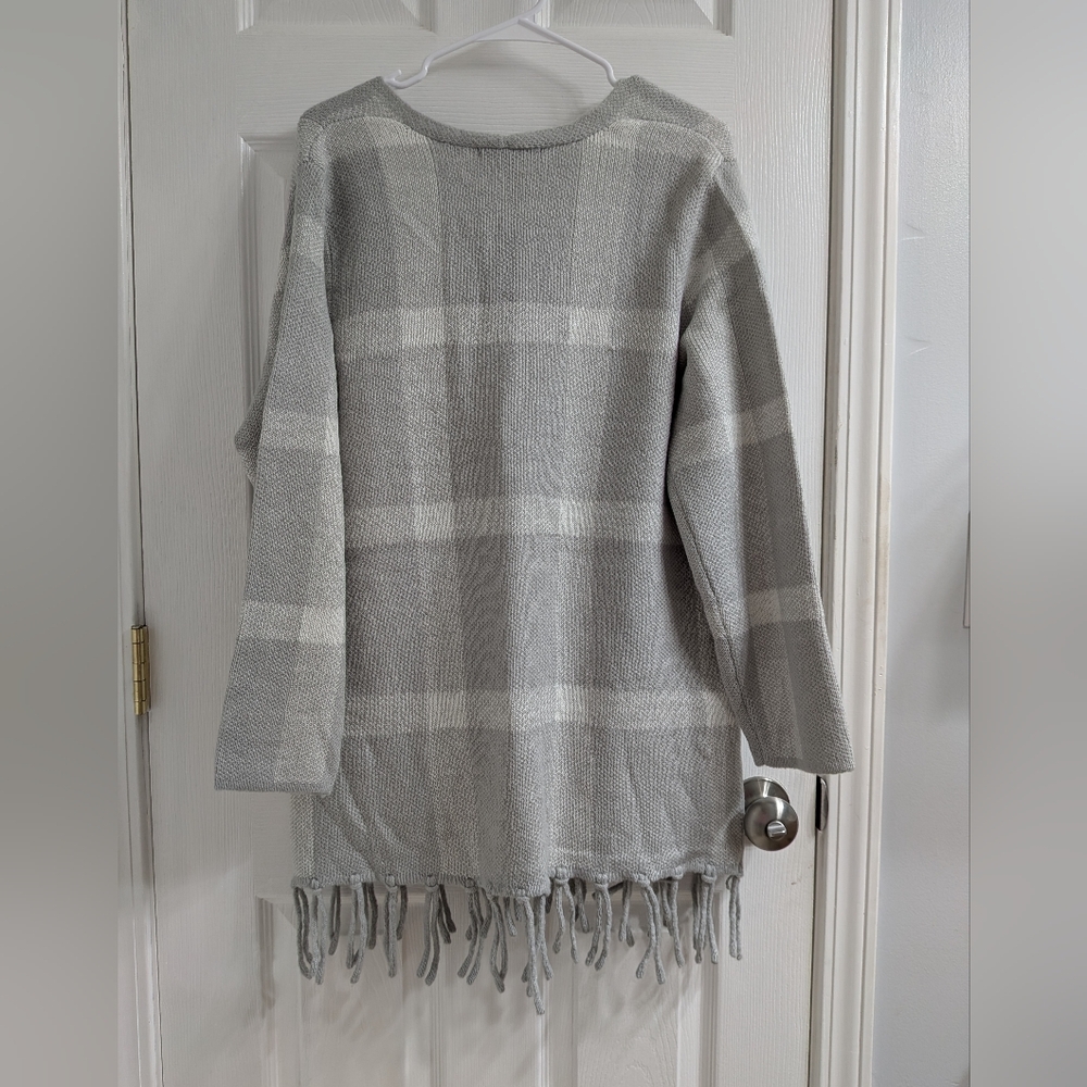 New Adrienne Vittadini Open Front Cardigan Large Fringe Gray‎ Plaid Sweater - Picture 4 of 5